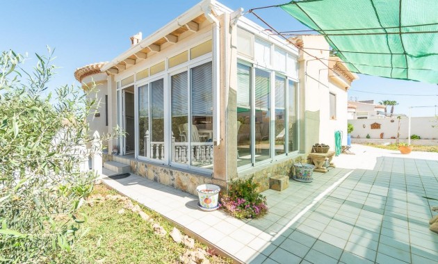 Resale - Villa -
Orihuela Costa - Playa Flamenca