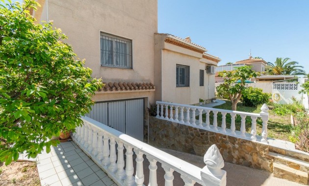 Resale - Villa -
Orihuela Costa - Playa Flamenca