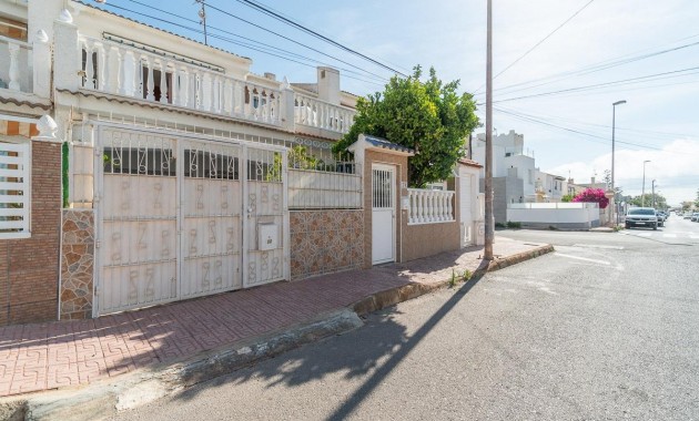 Resale - Terraced house -
Torrevieja - Los Frutales