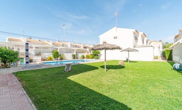 Sale - Terraced house -
Torrevieja - Los Frutales