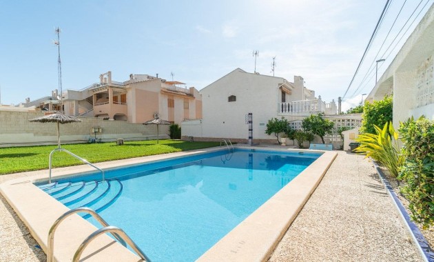 Venta - Terraced house -
Torrevieja - Los Frutales