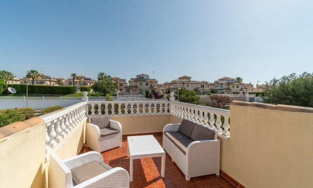 Resale - Villa -
Orihuela Costa - La Zenia