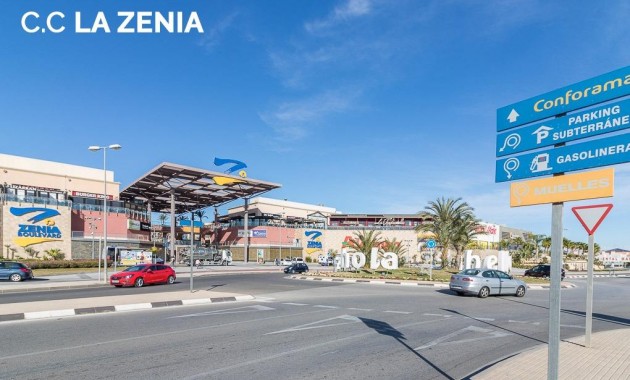 Resale - Villa -
Orihuela Costa - La Zenia