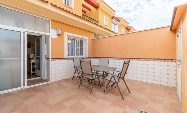 Sale - Terraced house -
Orihuela Costa - Los Dolses