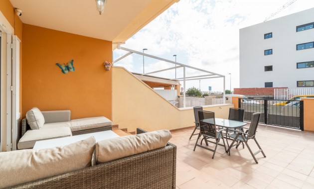 Sale - Terraced house -
Orihuela Costa - Los Dolses