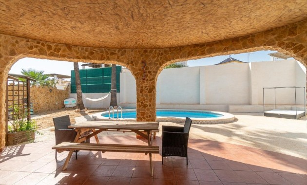 Resale - Villa -
Torrevieja - Los altos