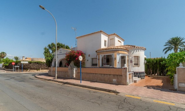 Resale - Villa -
Orihuela Costa - La Florida