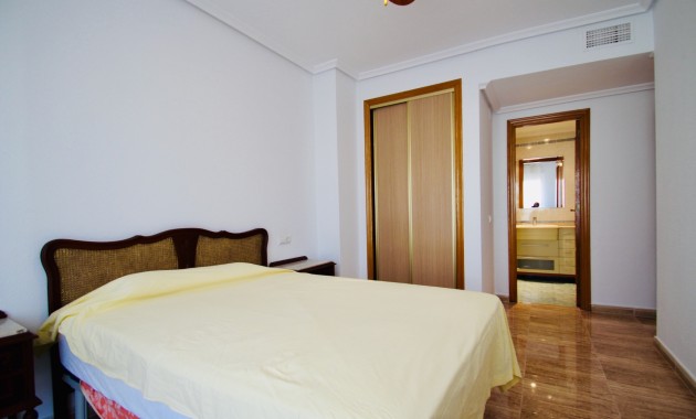 Alquiler a largo plazo - Apartamento -
Torrevieja - Centro