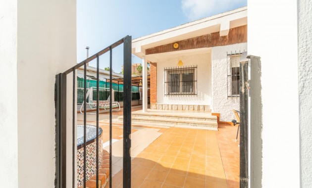 Sale - Villa -
Torrevieja - Aguas nuevas 1