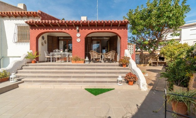 Sale - Villa -
Orihuela Costa - Punta Prima