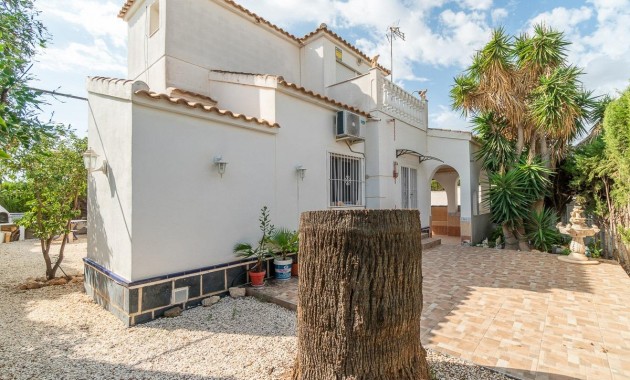 Sale - Villa -
Orihuela Costa - La Florida