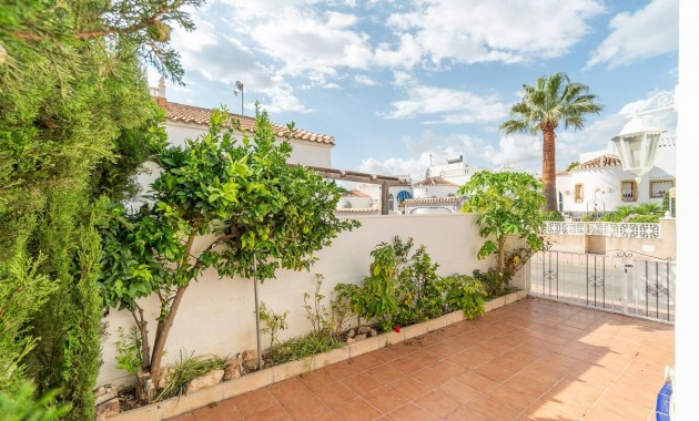 Sale - Villa -
Orihuela Costa - La Florida