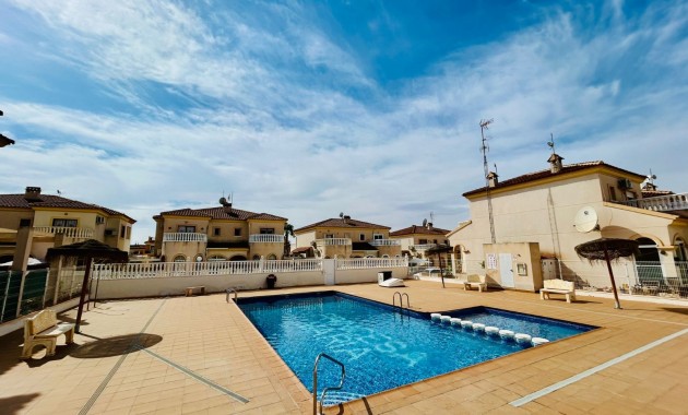 Venta - Chalet -
Torrevieja - Sector 25