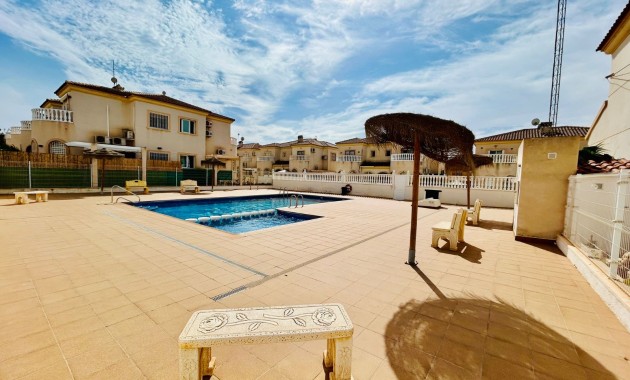 Venta - Chalet -
Torrevieja - Sector 25