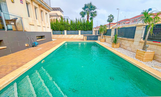 Resale - Villa -
Orihuela Costa