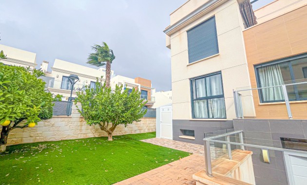 Resale - Villa -
Orihuela Costa