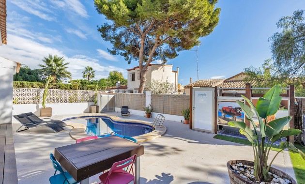 Sale - Villa -
Orihuela Costa