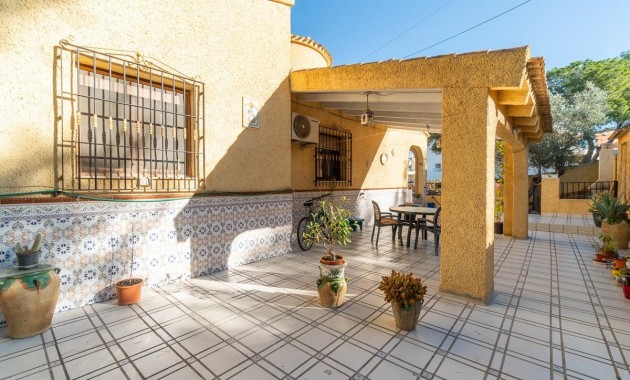 Venta - Villa -
Orihuela Costa - Villamartín-Las Filipinas