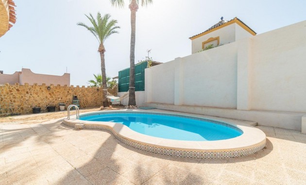 Resale - Villa -
Torrevieja - Los altos