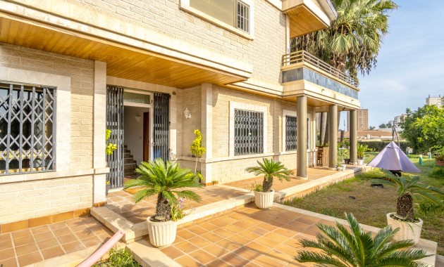 Resale - Villa -
Orihuela Costa - Dehesa de Campoamor