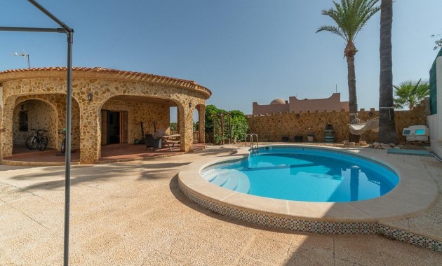 Resale - Villa -
Torrevieja - Los altos