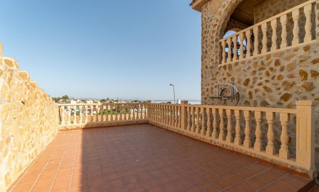 Resale - Villa -
Torrevieja - Los altos