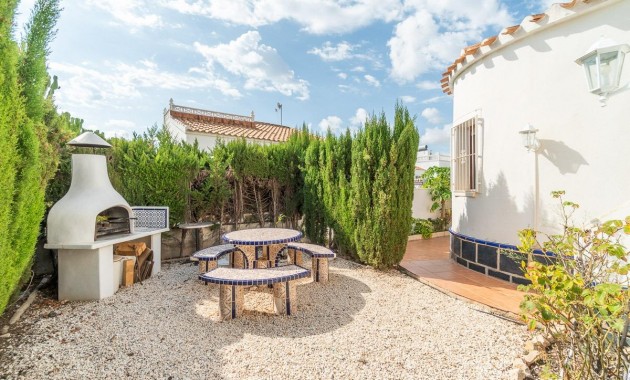 Resale - Villa -
Orihuela Costa - La Florida