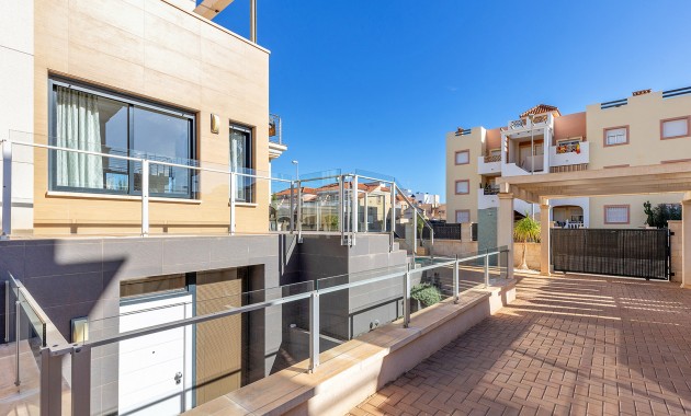 Resale - Villa -
Orihuela Costa