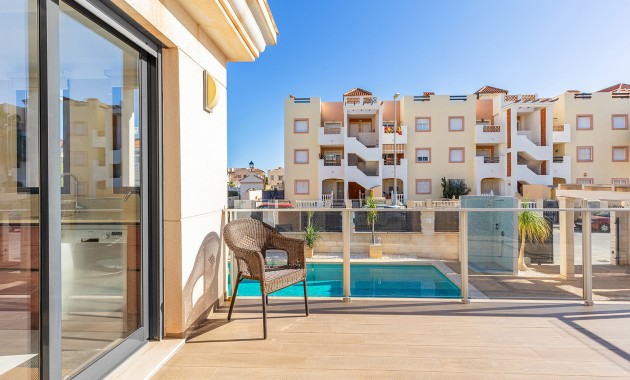 Resale - Villa -
Orihuela Costa