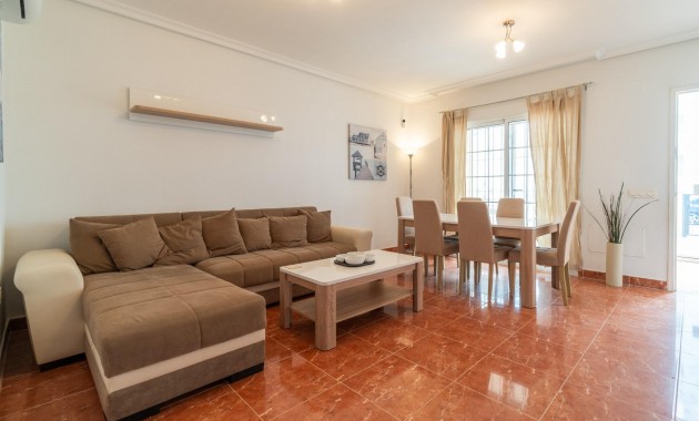 Resale - Terraced house -
Orihuela Costa - Los Dolses