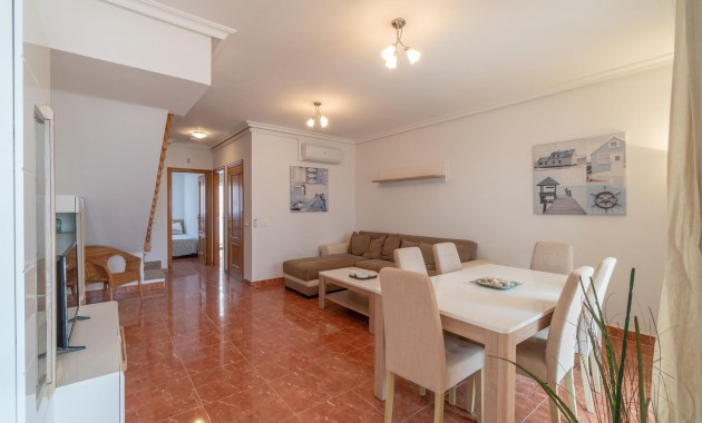 Resale - Terraced house -
Orihuela Costa - Los Dolses