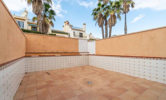 Resale - Terraced house -
Orihuela Costa - Los Dolses