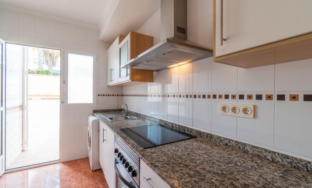 Resale - Terraced house -
Orihuela Costa - Los Dolses