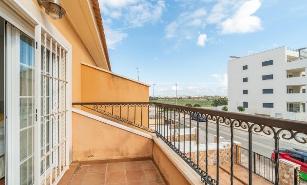 Resale - Terraced house -
Orihuela Costa - Los Dolses