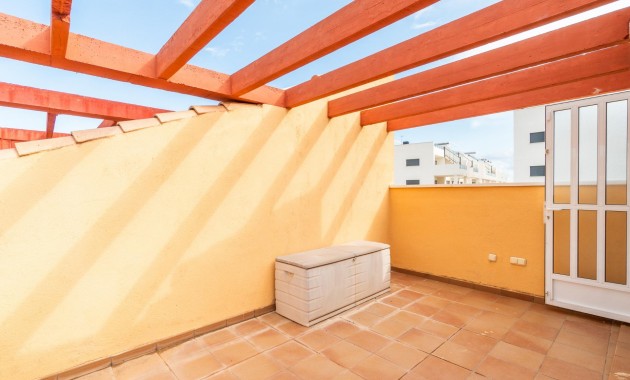 Resale - Terraced house -
Orihuela Costa - Los Dolses