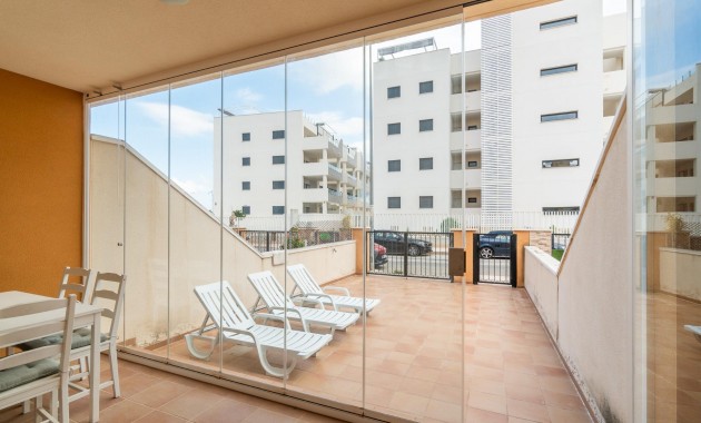 Resale - Terraced house -
Orihuela Costa - Los Dolses