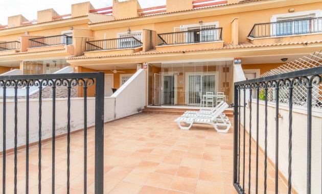 Resale - Terraced house -
Orihuela Costa - Los Dolses