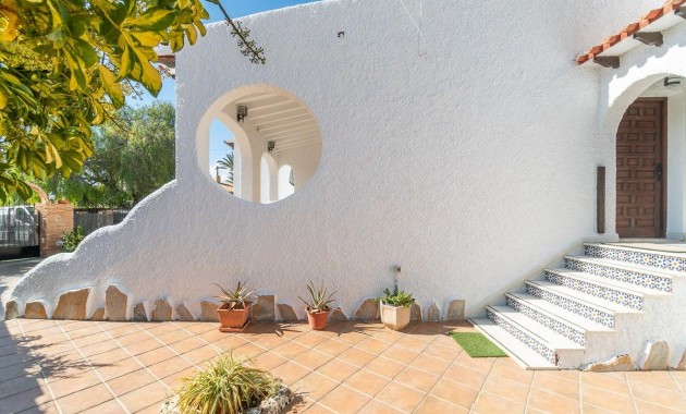 Resale - Villa -
Orihuela Costa - Punta Prima