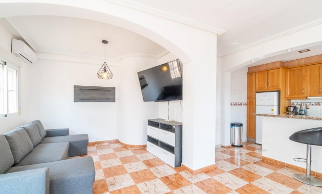 Resale - Terraced house -
Orihuela Costa - Los Dolses