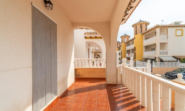 Resale - Terraced house -
Orihuela Costa - Los Dolses