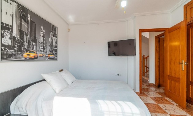 Resale - Terraced house -
Orihuela Costa - Los Dolses