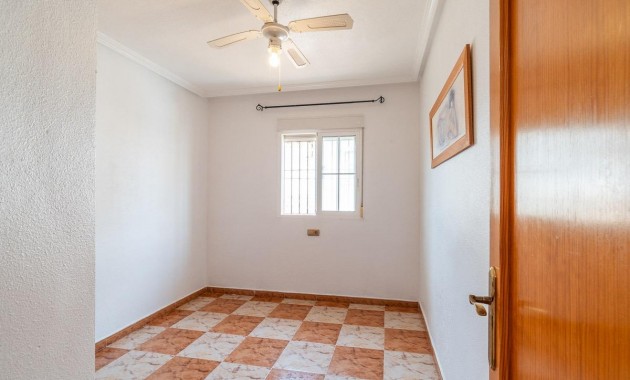 Resale - Terraced house -
Orihuela Costa - Los Dolses