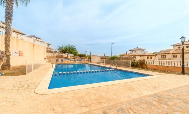 Resale - Terraced house -
Orihuela Costa - Los Dolses