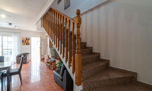 Resale - Terraced house -
Orihuela Costa - Los Dolses