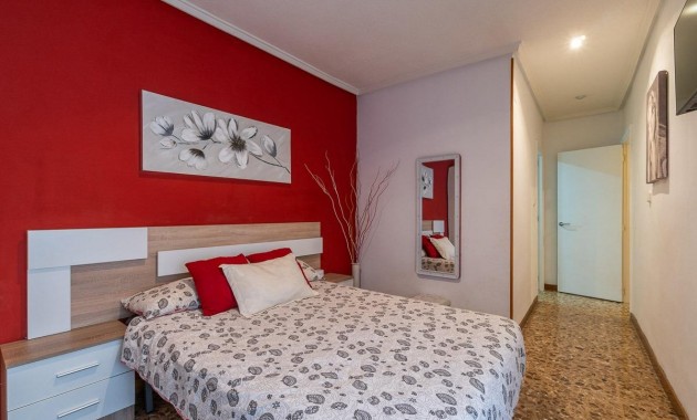 Sale - Apartment -
Torrevieja - Centro