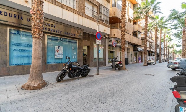 Sale - Apartment -
Torrevieja - Centro