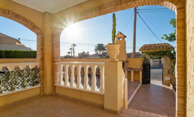 Venta - Villa -
Orihuela Costa - Las Mimosas