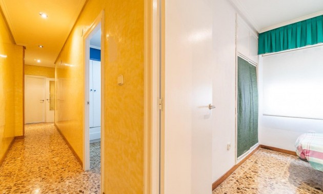 Sale - Apartment -
Torrevieja - Centro