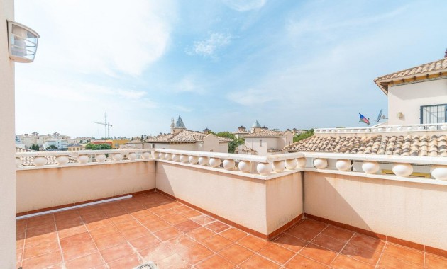 Resale - Terraced house -
Orihuela Costa - Los Dolses