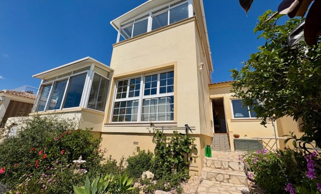 Resale - Einfamilienhaus -
Orihuela - Villamartin